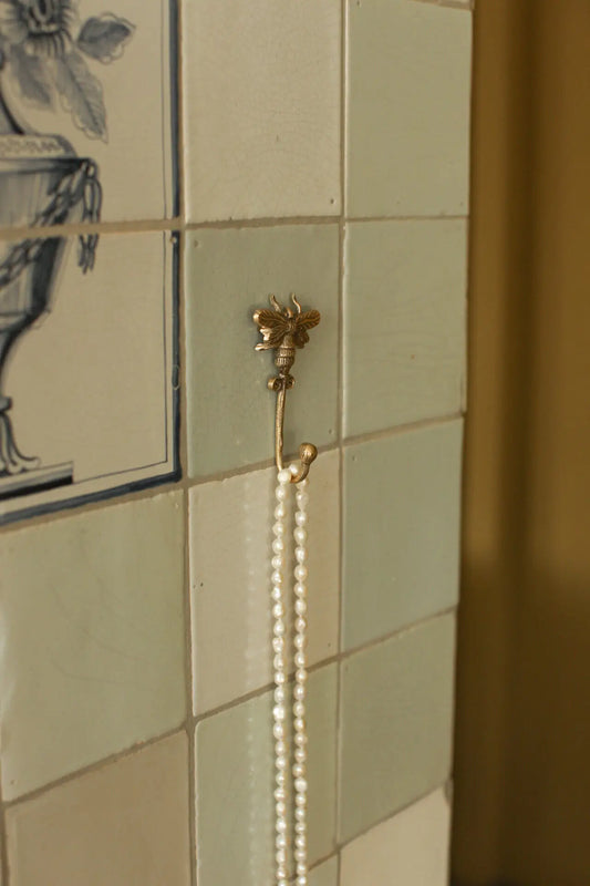 Queen Bee Hook